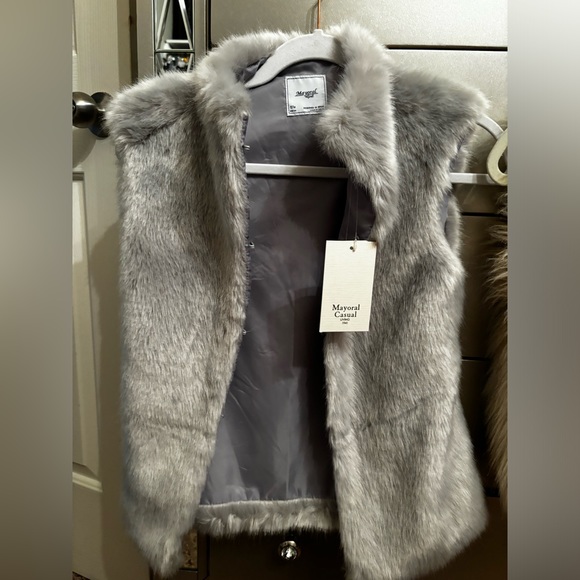 Soft grey fur vest with leather belt - Picture 2 of 4